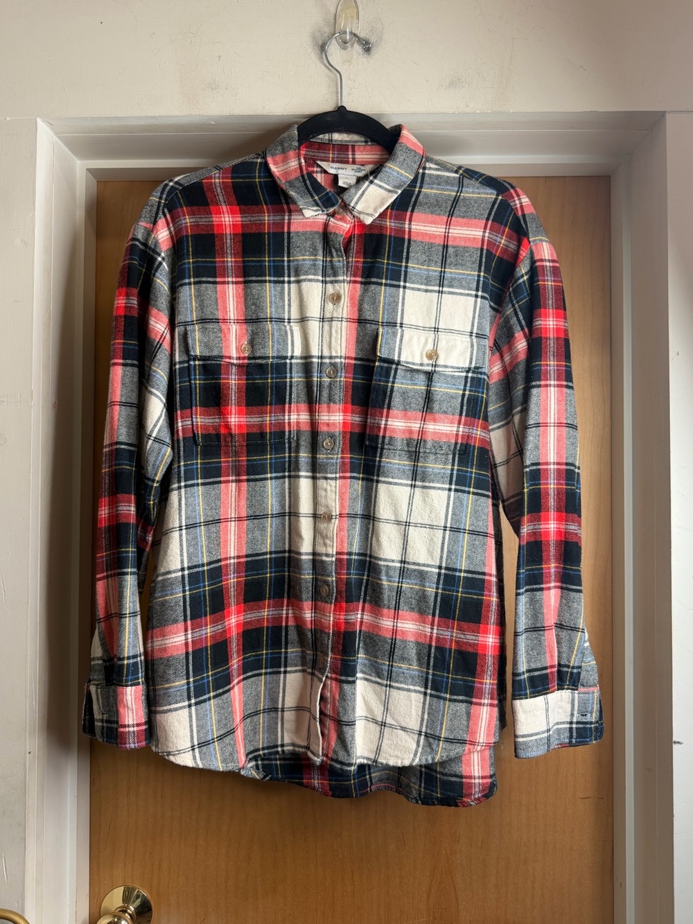 Old Navy Women’s Red Navy Plaid Boyfriend Button-Down Shirt 100% Cotton. Size: M